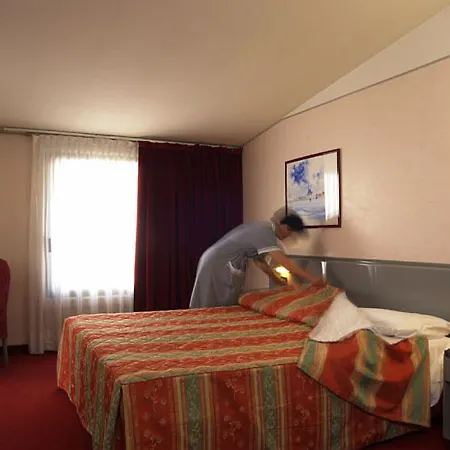 Alexander 4*